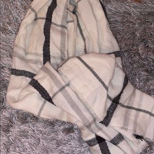 White/Black/Gray Blanket Scarf